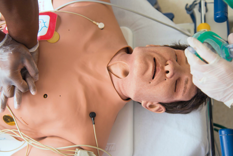 Doctors of the future are practicing on simulators